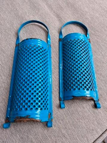 2 mooie emaille raspen, Deens vintage, lichtblauw  beschikbaar voor biedingen