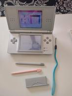 Nintendo ds lite gameboy oplader veel spellen en boekjes, Spelcomputers en Games, Ophalen, Zo goed als nieuw, DS Lite