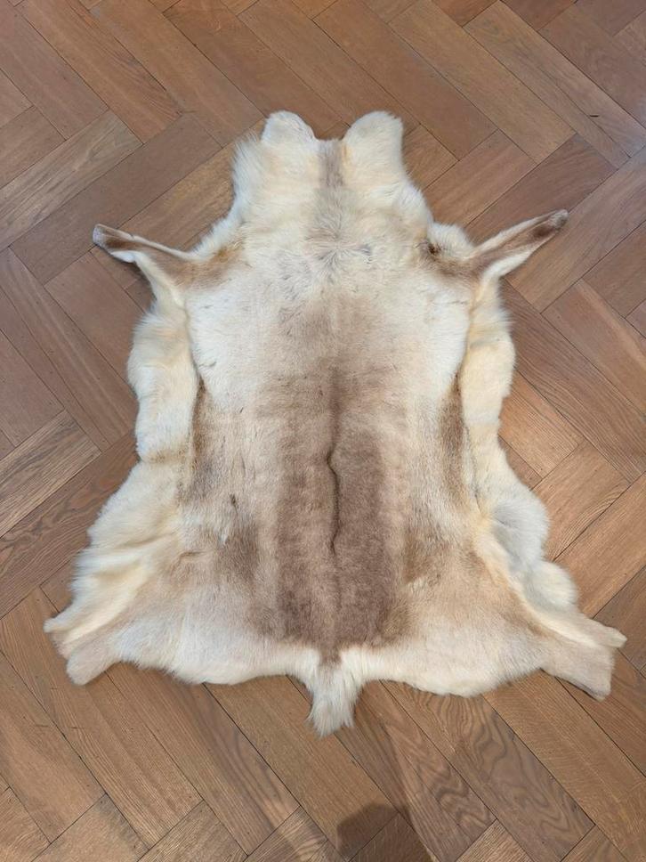 Vacht, rendier, Huis en Inrichting, Woonaccessoires | Plaids en Woondekens, Zo goed als nieuw, Ophalen