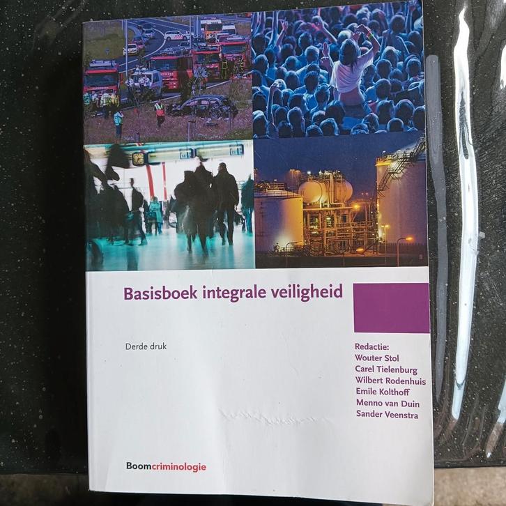 Basisboek integrale veiligheid, Boeken, Studieboeken en Cursussen, Zo goed als nieuw, HBO, Ophalen of Verzenden