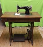 MOOIE WERKENDE PFAFF TRAP NAAIMACHINE € 50,00, Antiek en Kunst, Antiek | Naaimachines, Ophalen