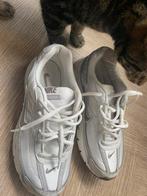 Nike Sportswear Sneakers laag 'Initiator' in Beige, Sport en Fitness, Korfbal, Ophalen of Verzenden, Zo goed als nieuw, Schoenen