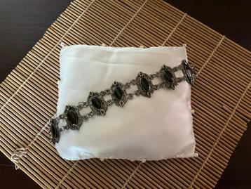 Vintage Zwarte stenen armband beschikbaar voor biedingen