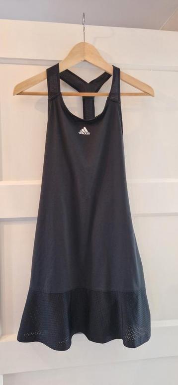 Nieuw tennisjurkje van Adidas, maat M, incl broekje beschikbaar voor biedingen