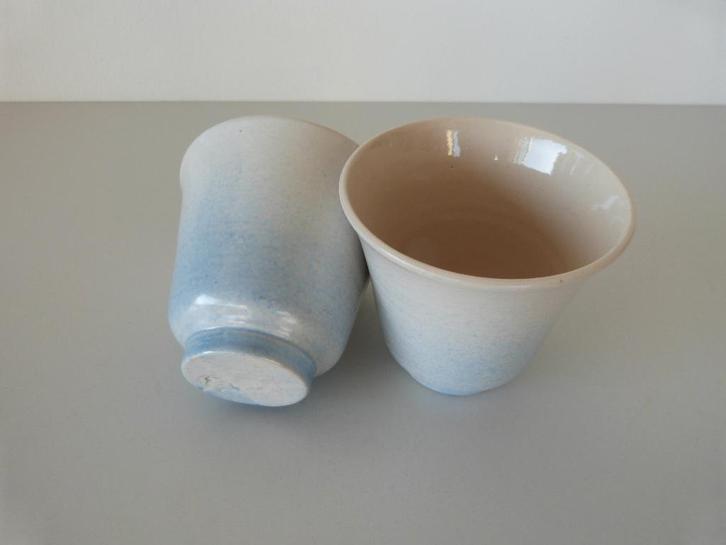 Ineke van der Bol - 2 keramiek mokjes, Antiek en Kunst, Antiek | Keramiek en Aardewerk, Ophalen of Verzenden