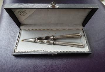 Kreeftentang, notentang, zilveren handvat parelrand, in etui beschikbaar voor biedingen