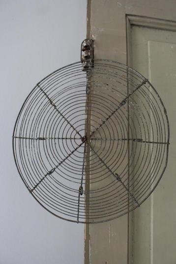 Oud Frans brocante draadrooster Nr.5 *Pronck & Praal* beschikbaar voor biedingen