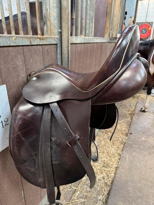 Zeer mooi,  bruin MFSC dressuurzadel 17,5”, Dieren en Toebehoren, Paarden en Pony's | Zadels, Zo goed als nieuw, Dressuur, Ophalen of Verzenden