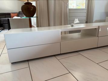 Tv meubel van IKEA beschikbaar voor biedingen