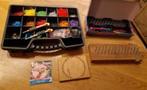Rainbow Loom basisdoos, veel toebehoren en loomelastiekjes, Ophalen of Verzenden, Knutselen