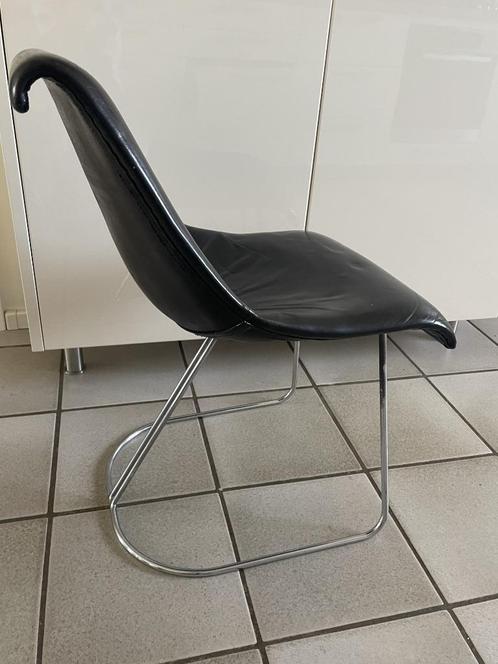 Zwarte leren eetkamer stoelen, Italiaans design chroom poten, Huis en Inrichting, Complete eetkamers, Gebruikt, 4 tot 6 stoelen