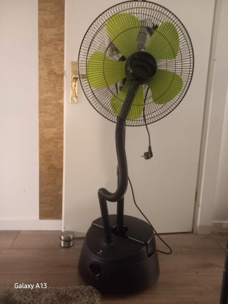 AQUA 2 Go,staande ventilator plus vernevelaar, Witgoed en Apparatuur, Ventilatoren, Zo goed als nieuw, Statiefventilator, Ophalen of Verzenden