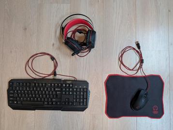  Gamer set te koop – headset, toetsenbord, muis en muismat beschikbaar voor biedingen