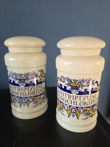 Twee apothekerspotten 1962 – Koninklijk Goedewaagen  beschikbaar voor biedingen