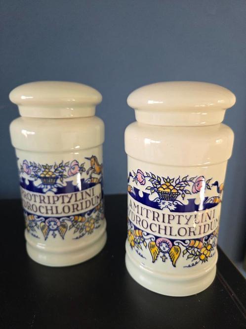 Twee apothekerspotten 1962 – Koninklijk Goedewaagen, Antiek en Kunst, Antiek | Keramiek en Aardewerk, Ophalen