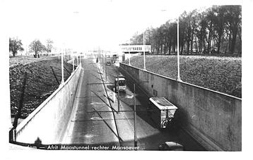 913849	Rotterdam	Maastunnel	Nette oude kaart	Onbeschreven	   beschikbaar voor biedingen