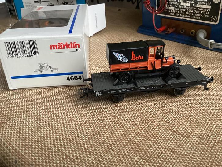 Marklin 46841 DR platte wagen met vrachtwagen lading NIEUW, Hobby en Vrije tijd, Modeltreinen | H0, Nieuw, Wagon, Märklin, Ophalen of Verzenden
