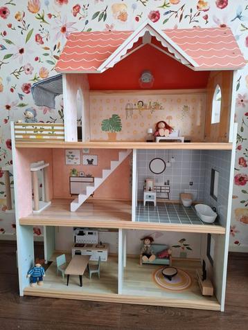 Poppenhuis met meubels en uitbreidingen! beschikbaar voor biedingen