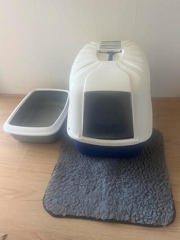 Kattenbak groot en klein beschikbaar voor biedingen