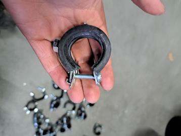 30x beugels met rubberen inlage 25-28 beschikbaar voor biedingen