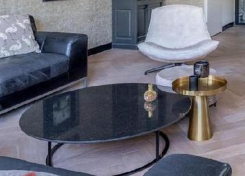 Zwarte Salontafel met Granieten Blad beschikbaar voor biedingen