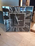 Avenida-Interiors Breda klok van €385,= voor €219,=, Ophalen, Zo goed als nieuw