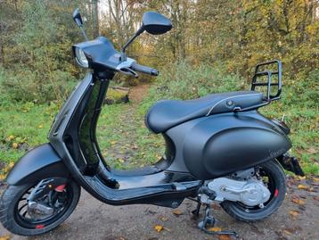 Vespa sprint 2018 beschikbaar voor biedingen