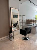 Luxe kappersstoel te huur in high-end salon House of Beauty