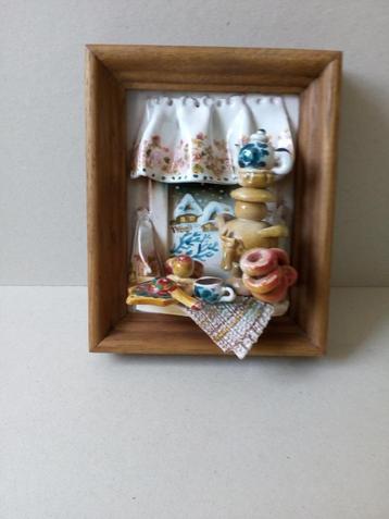 Schilderijtje/Diorama. Keukeninterieur. Klei. beschikbaar voor biedingen