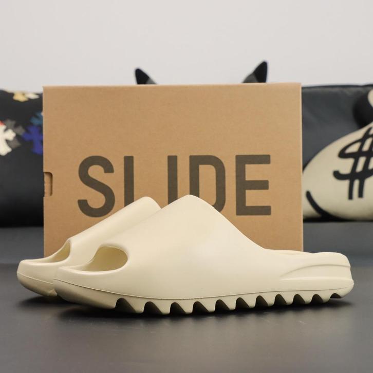 Yeezy Slides, Kleding | Heren, Schoenen, Nieuw, Slippers, Overige kleuren, Ophalen of Verzenden