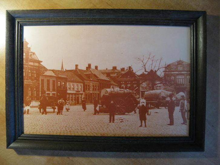 herdruk oude foto Markt, Eindhoven met huifkarren, ca. 1910, Verzamelen, Foto's en Prenten, Gebruikt, Foto, Gebouw, Voor 1940
