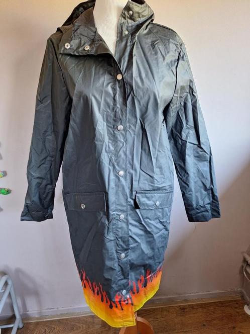 Nieuwe aparte zwarte halflange regenjas van Naked, maat S/M, Kleding | Dames, Jassen | Zomer, Nieuw, Maat 36 (S), Zwart, Ophalen of Verzenden