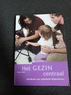 A. Bolt - Het gezin centraal, Boeken, Ophalen of Verzenden, Zo goed als nieuw, A. Bolt