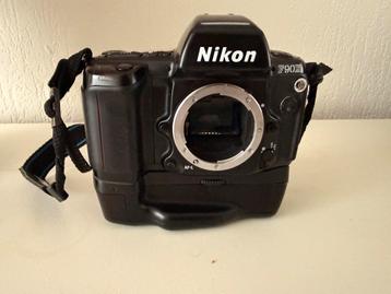 Nikon F90X SLR Camera met MB-10 Grip beschikbaar voor biedingen