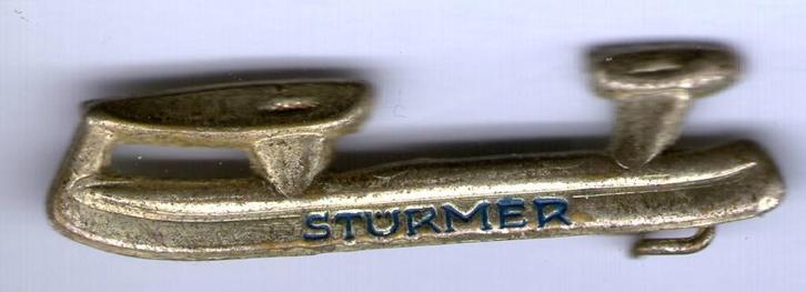 Sturmer zilverkleurig schaats speldje ( P_247 ), Verzamelen, Speldjes, Pins en Buttons, Nieuw, Speldje of Pin, Sport, Verzenden
