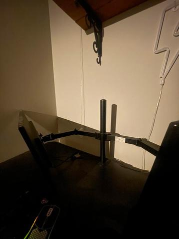 Monitor arm voor 2 monitoren beschikbaar voor biedingen