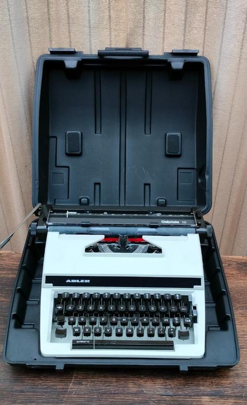Typemachine Adler Gabriele. 1977. GROTE SLEDE. A4 & A3., Diversen, Typemachines, Gebruikt, Ophalen