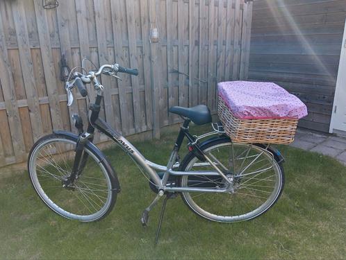 Dames fiets  28 inch. Donker blauw/ zilver, Fietsen en Brommers, Fietsen | Vouwfietsen, Gebruikt, Batavus, 20 inch of meer, Versnellingen