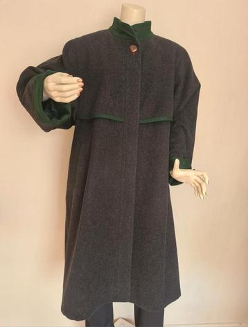 "ADMONT" Loden mantel met leuke accenten. Mt.46. Nieuwstaat! beschikbaar voor biedingen