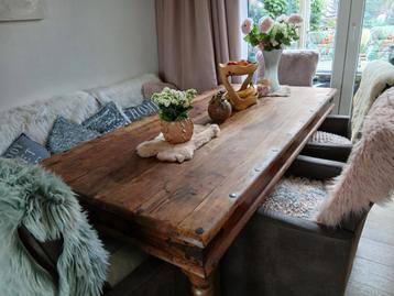 Tafel  beschikbaar voor biedingen