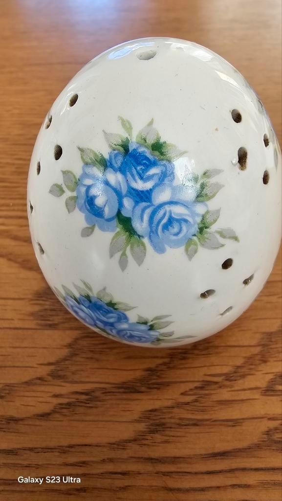 Vintage Japans keramisch geurpotje ei met blauwe bloemen, Antiek en Kunst, Antiek | Porselein, Ophalen of Verzenden