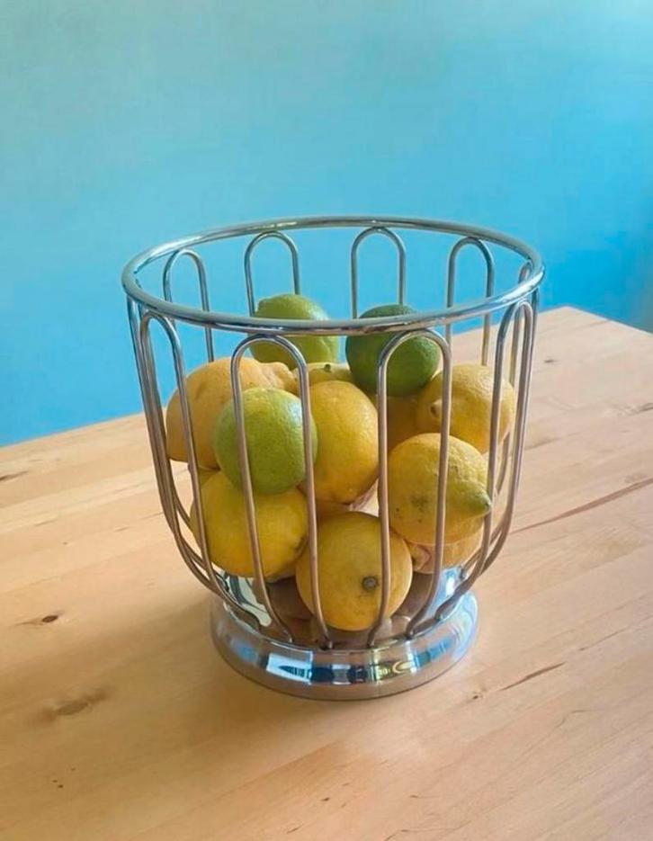 Citrusmand/fruitmand Alessi 2 stuks ZGAN, Huis en Inrichting, Woonaccessoires | Schalen en Manden, Zo goed als nieuw, Rond, Overige materialen