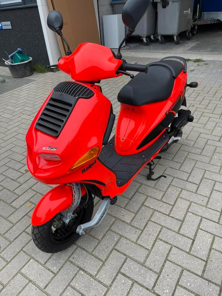 Motorscooter italjet formula twin 125cc oranje 680km zgan, Fietsen en Brommers, Scooters | Overige merken, Zo goed als nieuw, Benzine