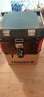 Triumph topkoffer/ grondplaat, Motoren, Accessoires | Koffers en Tassen, Ophalen, Zo goed als nieuw