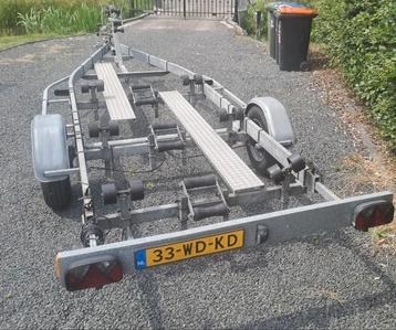 Kalf 1350 kg boottrailer izgst beschikbaar voor biedingen