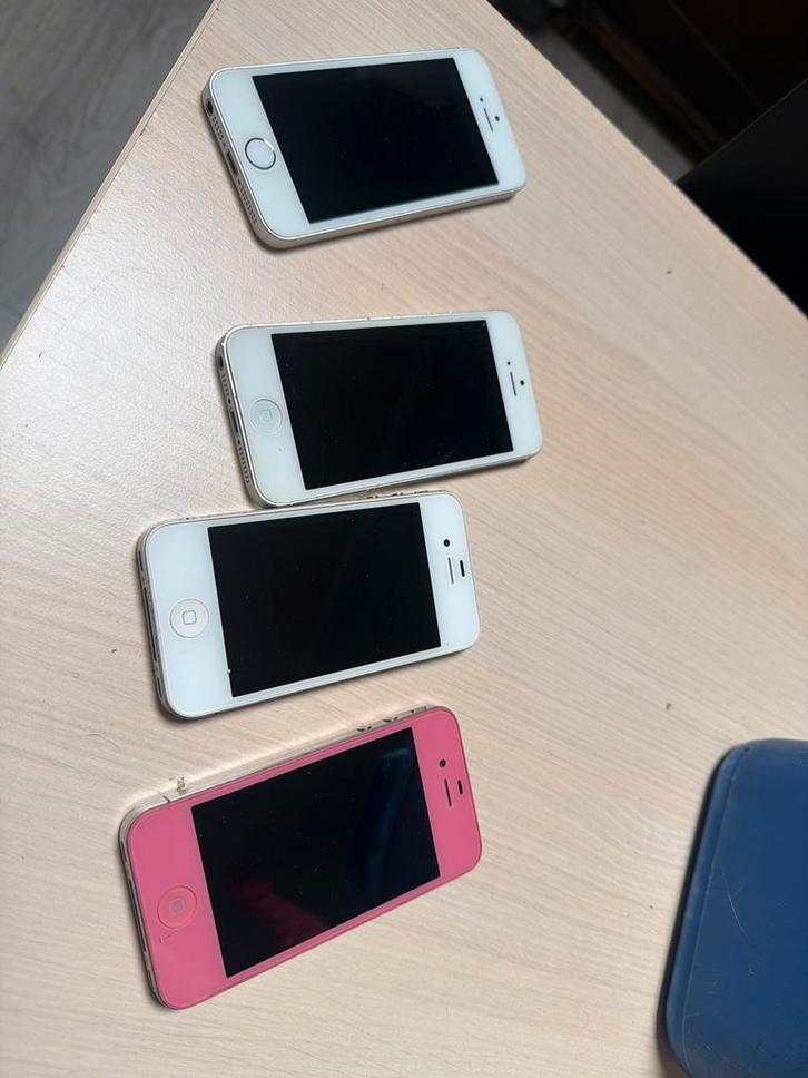 iPhone 4 & 5 - Partij van 4 - Defect/Onderdelen, Telecommunicatie, Mobiele telefoons | Apple iPhone, Niet werkend, Zonder abonnement