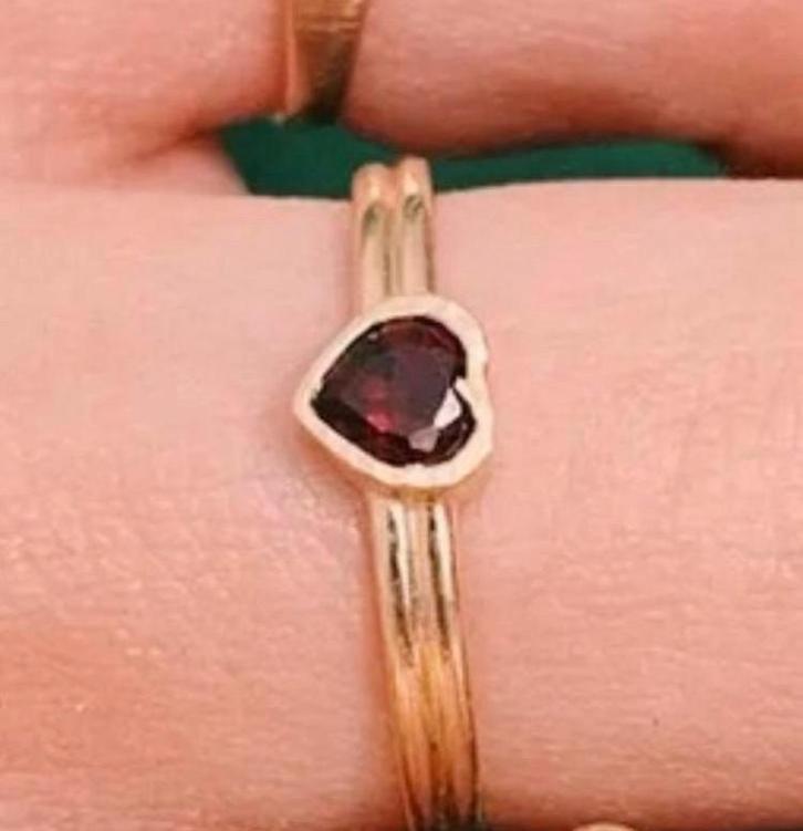 ️️️️✨Anna nina romy boomsma gouden ring pinky love, Sieraden, Tassen en Uiterlijk, Ringen, Nieuw, Dame, Goud, Met edelsteen, Ophalen of Verzenden