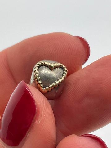 Z873 Pandora two tone braided heart clip bedel met 14k goud beschikbaar voor biedingen