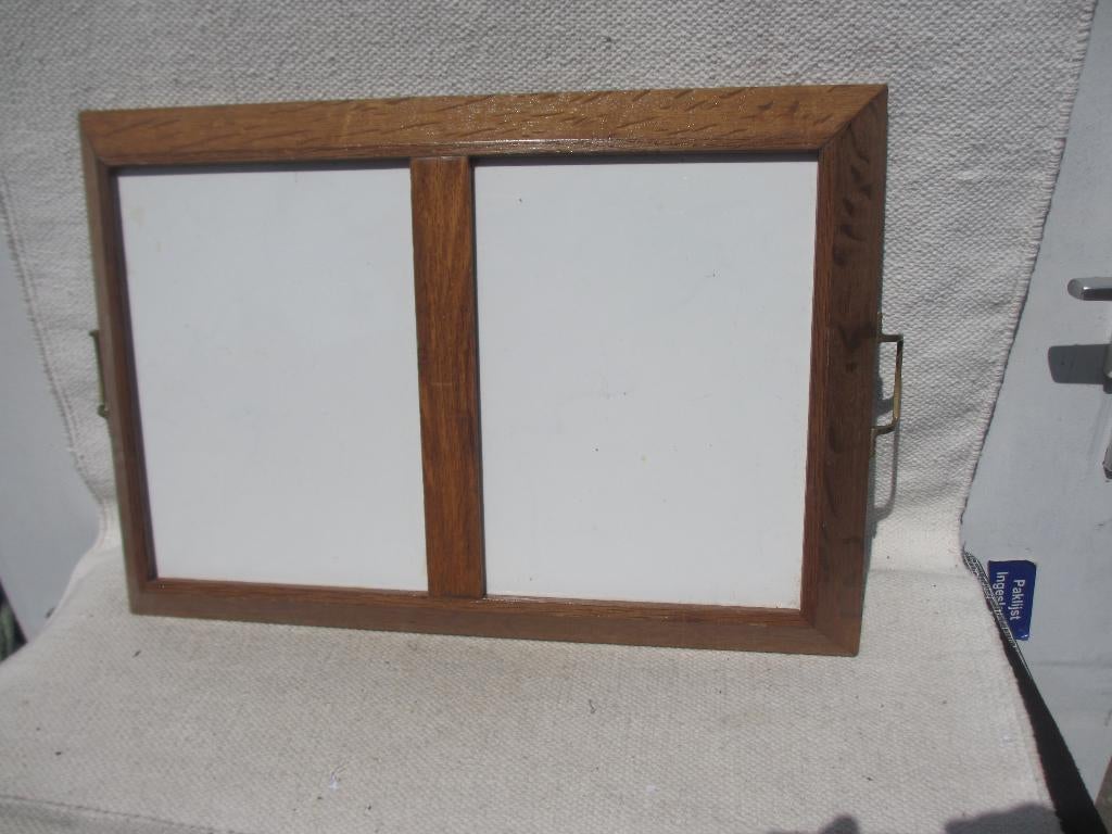 GROOT DIENBLAD MET TEGEL ZWIEBELMUSTER IN ZEER GOEDE STAAT, Ophalen of Verzenden, Gebruikt, Rechthoekig, Overige materialen