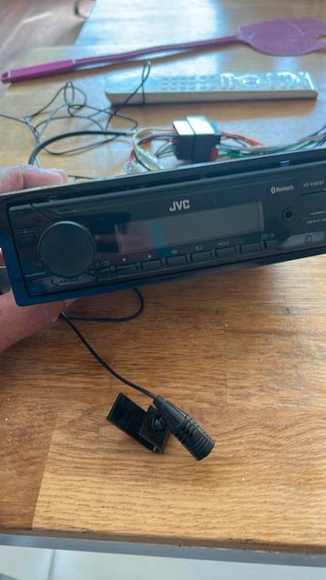 Autoradio jvc met Bluetooth en microfoon beschikbaar voor biedingen